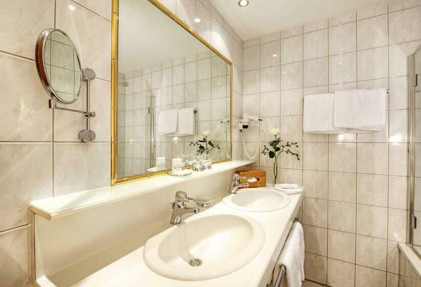 اتاق استاندارد سه تخته با بالکن, Palin