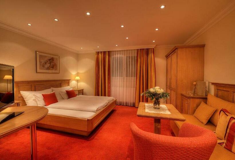 اتاق استاندارد سه تخته با بالکن, Palin