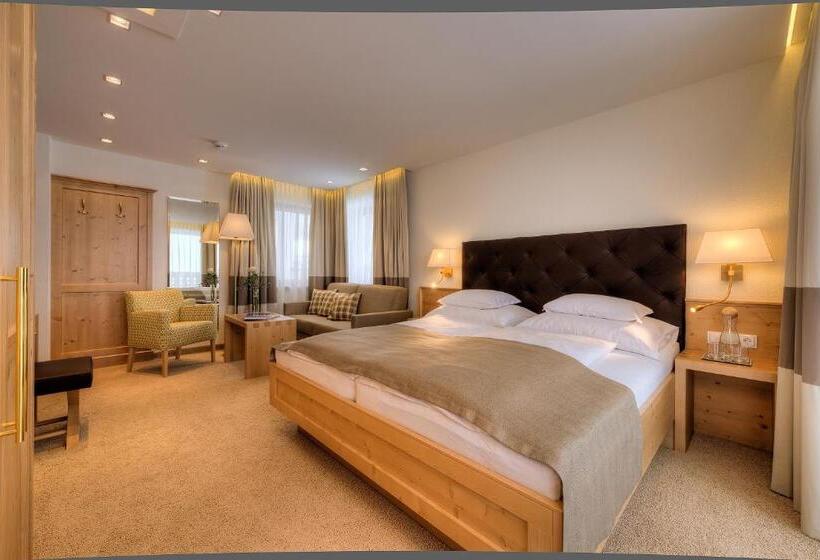 اتاق استاندارد سه تخته با بالکن, Palin