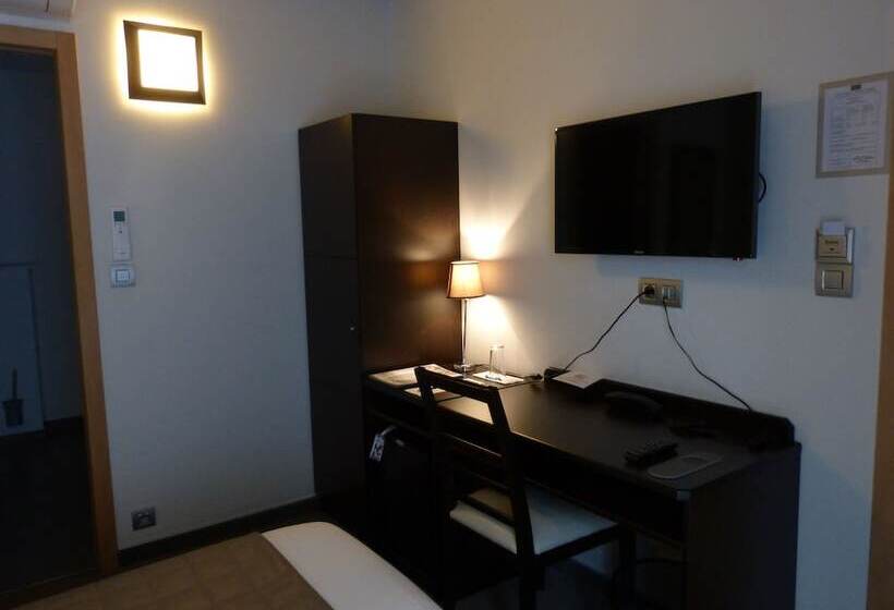 标准单人间, Saint Daniel