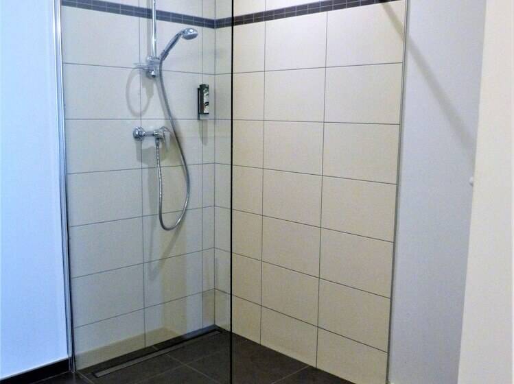 标准单人间, Saint Daniel