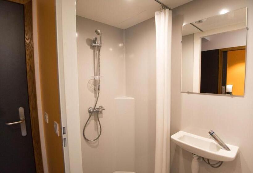 اتاق خانوادگی, Liège Youth Hostel