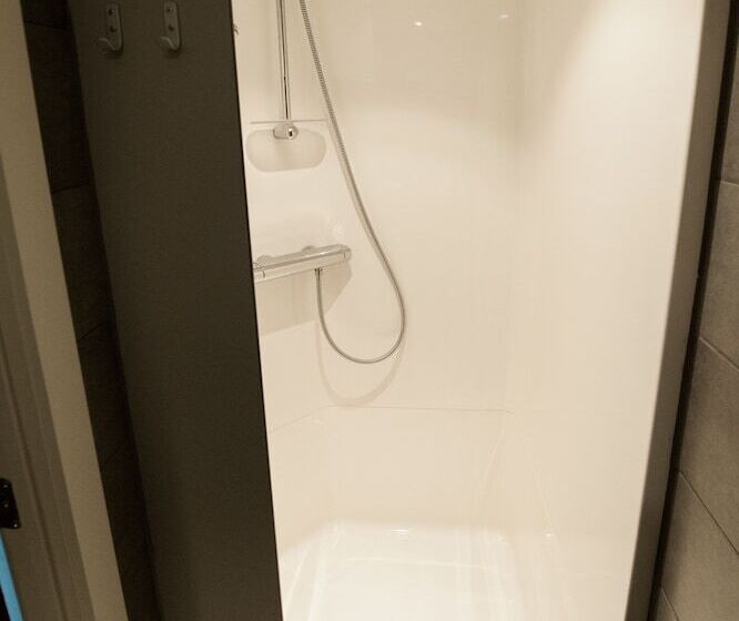 スタンダード4人部屋, Malmedy Youth Hostel