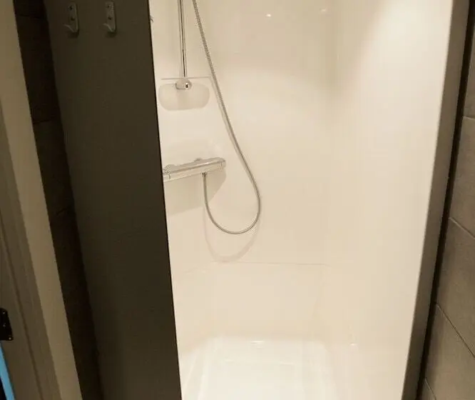 Standard Neljän Hengen Huone, Malmedy Youth Hostel