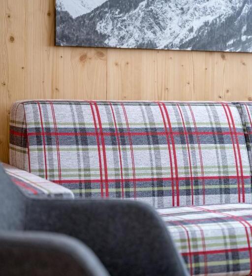 سوییت خانوادگی, Alpenhotel Zimba
