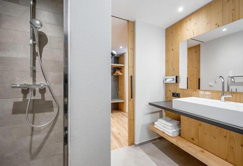 جناح عائلي, Alpenhotel Zimba