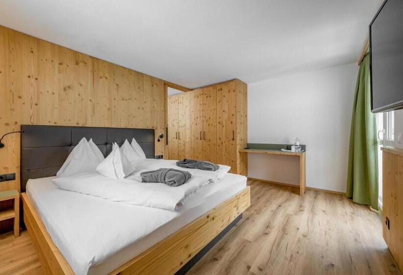 سوییت خانوادگی, Alpenhotel Zimba