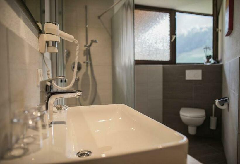 اتاق استاندارد, Am Hof