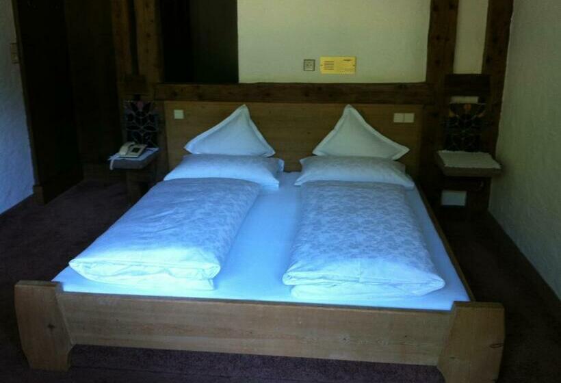 غرفة قياسية, Am Hof