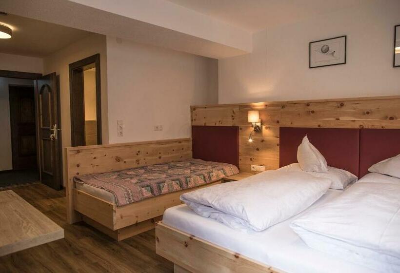 غرفة قياسية ثلاثية, Am Hof