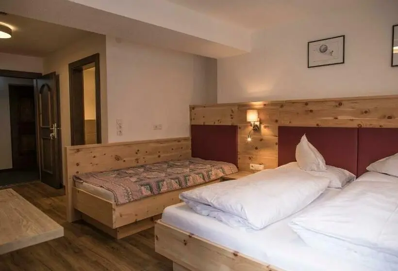 Standard Kolmen Hengen Huone, Am Hof