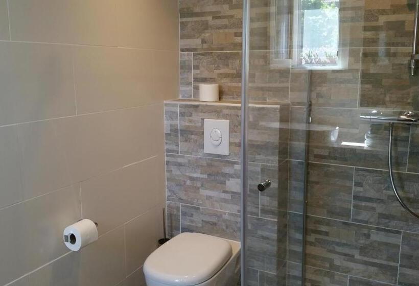 חדר משפחתי נוף לגינה, B&b Charles Cabour