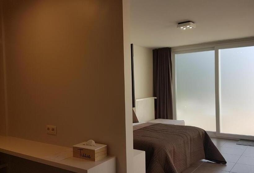 سوئیت 2 خوابه, B&b Charles Cabour