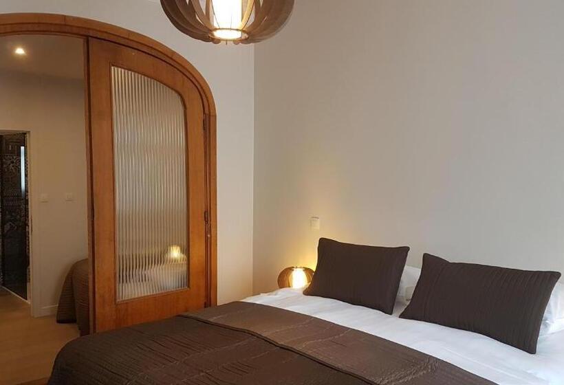 سوییت جونیور, B&b Charles Cabour