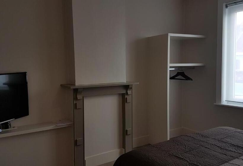 סוויטה משפחתית, B&b Charles Cabour