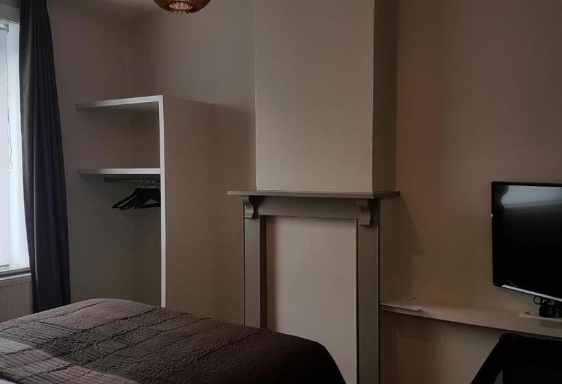 سوییت خانوادگی, B&b Charles Cabour