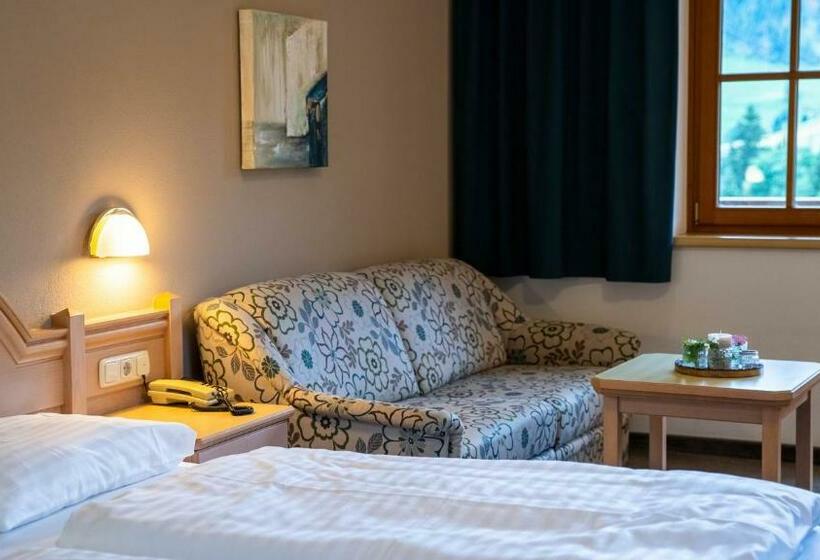 غرفة عائلية, Der Almhof