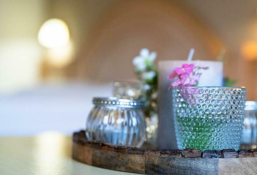 غرفة عائلية, Der Almhof