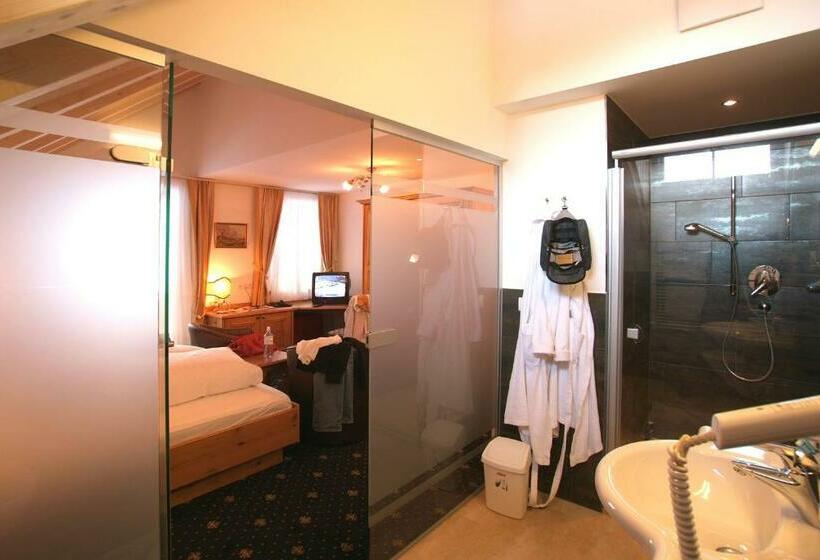 Номер Deluxe, Fatlar