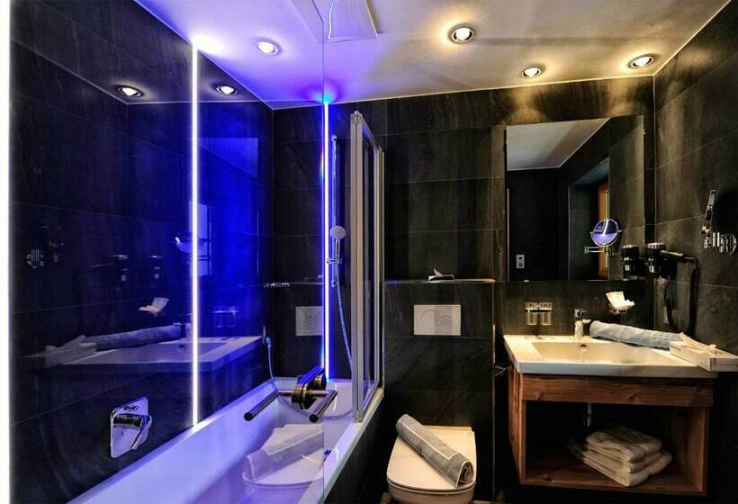 Номер Deluxe, Fatlar