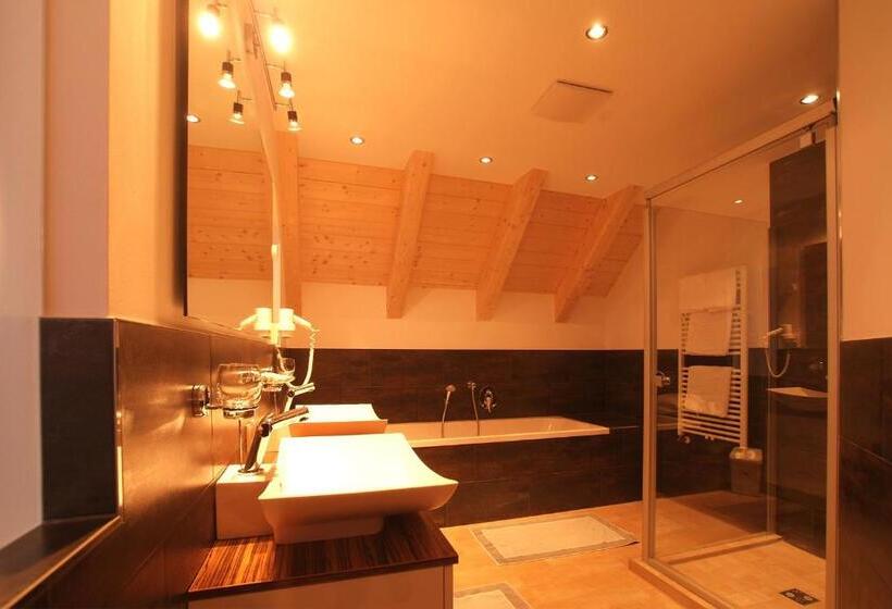 Номер Deluxe, Fatlar