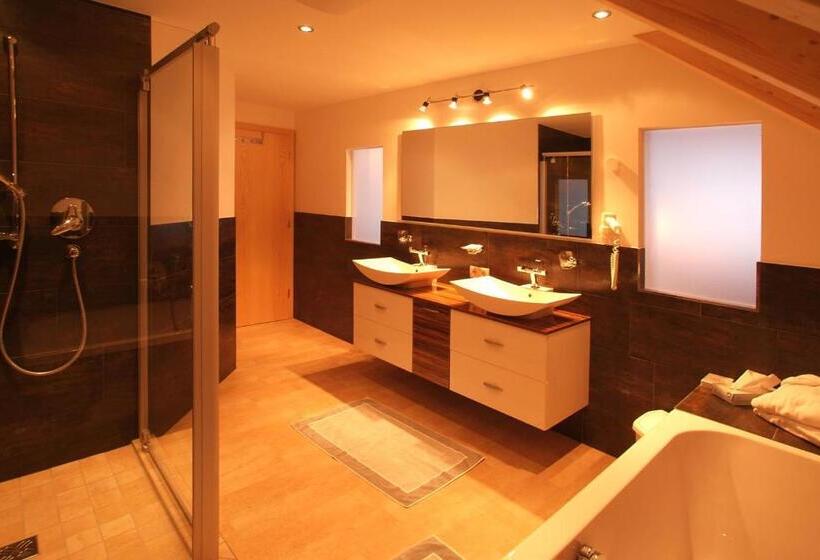 Номер Deluxe, Fatlar