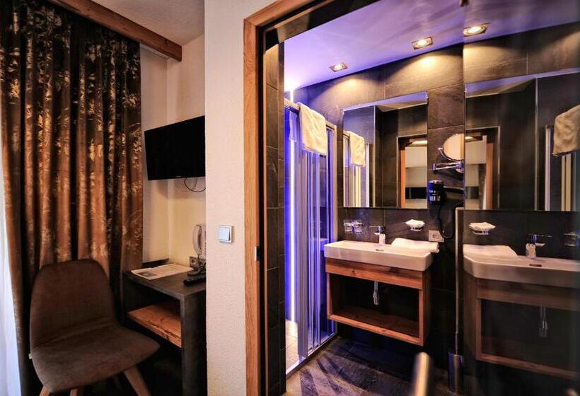 Номер Стандарт Индивидуальный, Fatlar