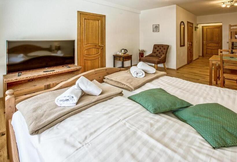 غرفة عائلية, Gasthaus Auwirt