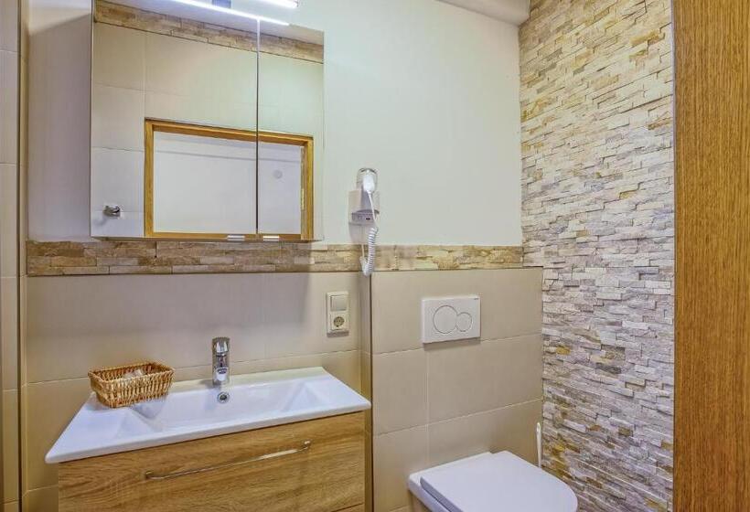 غرفة عائلية, Gasthaus Auwirt