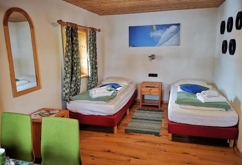 Sviitti 2 Makuuhuonetta, Gasthaus Auwirt