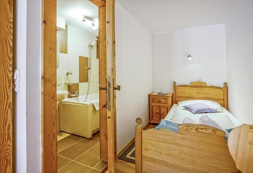 غرفة قياسية ثلاثية, Gasthaus Auwirt