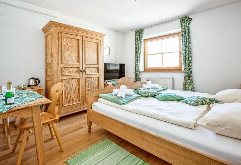 חדר משפחתי, Gasthaus Auwirt