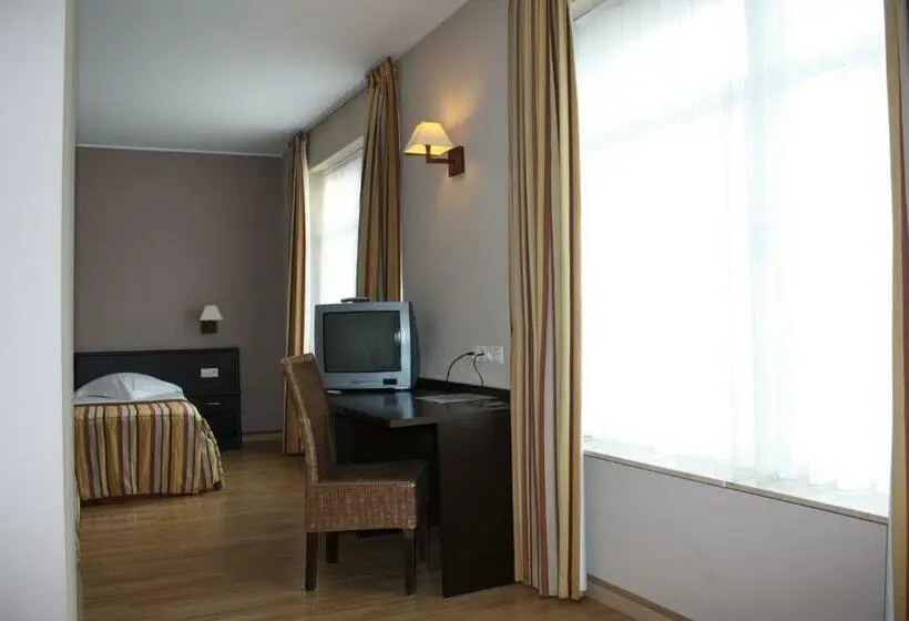 Standard Kolmen Hengen Huone, Giorgi