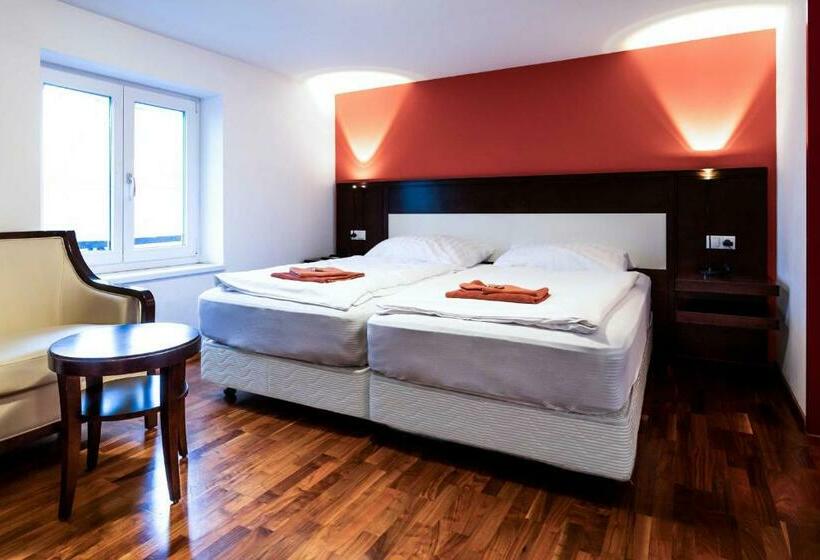 غرفة قياسية ثلاثية, Linde Sinohaus