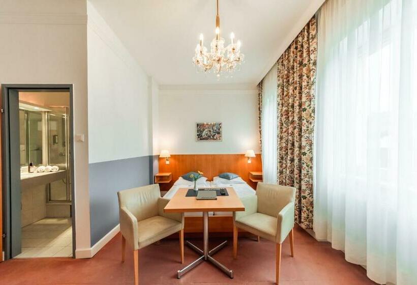 스탠다드 트리플 룸, Markgraf