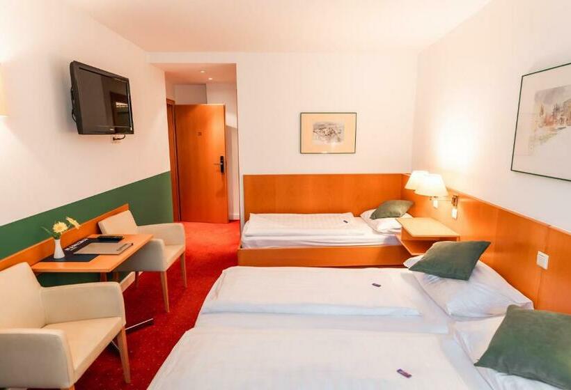 스탠다드 트리플 룸, Markgraf