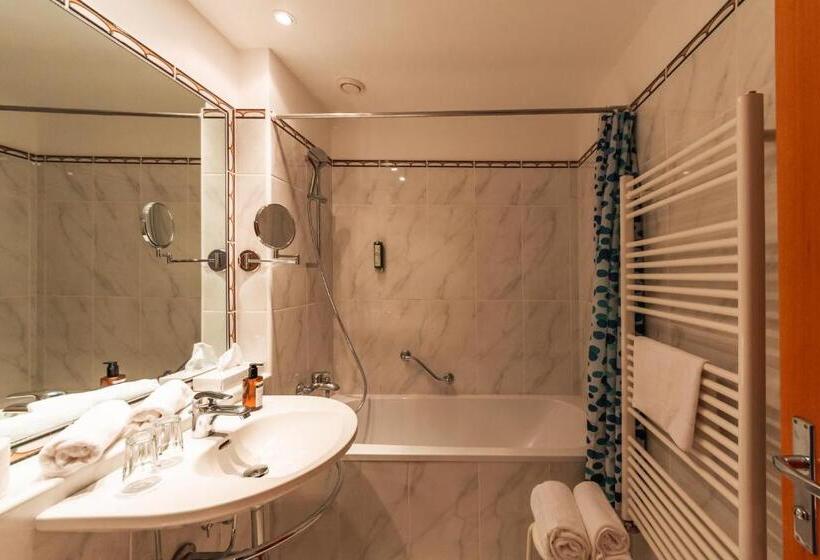 스탠다드 룸, Markgraf