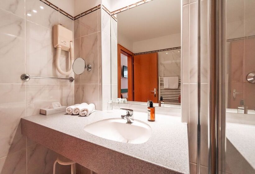 스탠다드 트리플 룸, Markgraf