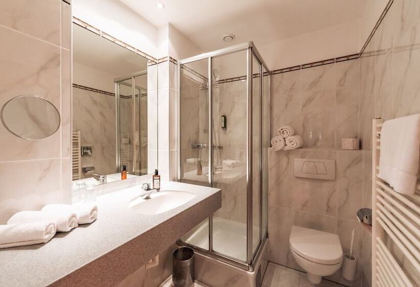 스탠다드 트리플 룸, Markgraf