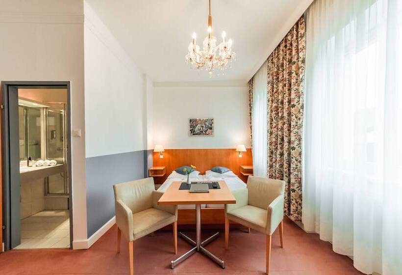 스탠다드 트리플 룸, Markgraf