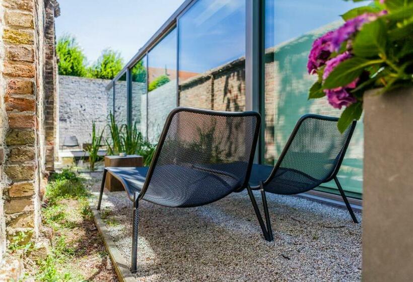 Номер Deluxe, Notarishuys Pure