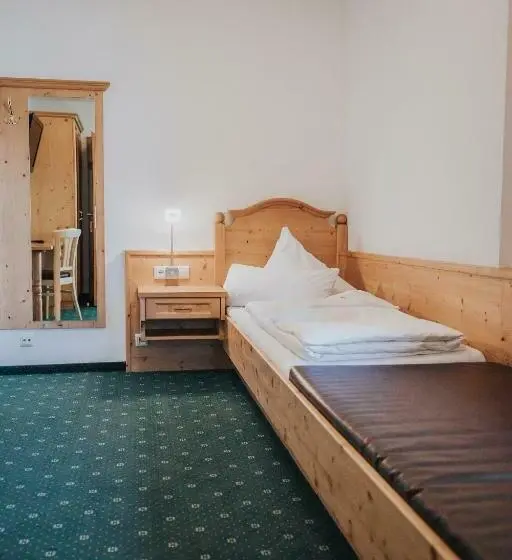 Standard Yhden Hengen Huone, Silberfux