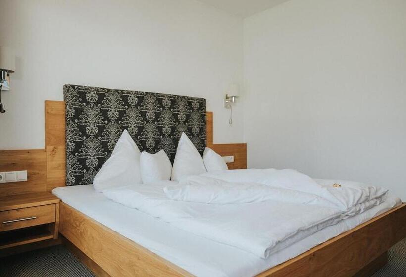 غرفة قياسية مزوَّدة بتراس, Silberfux