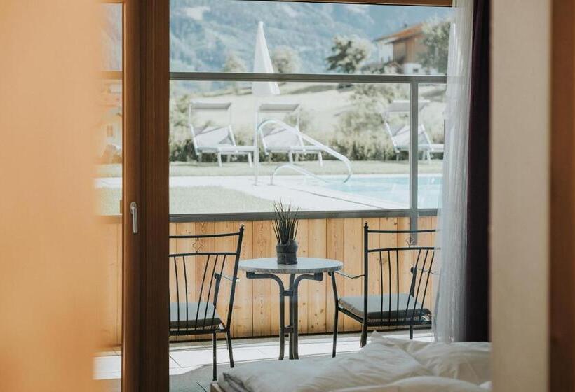 غرفة قياسية مزوَّدة بتراس, Silberfux