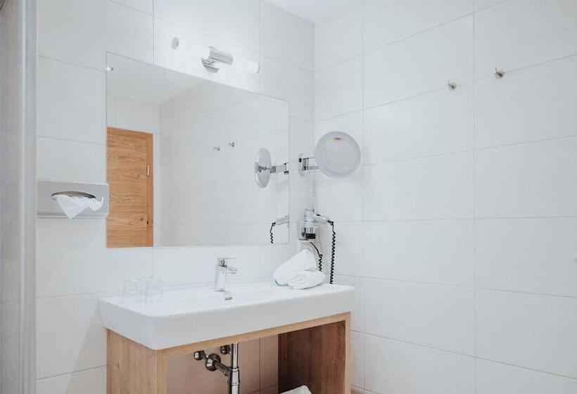 غرفة عائلية, Silberfux