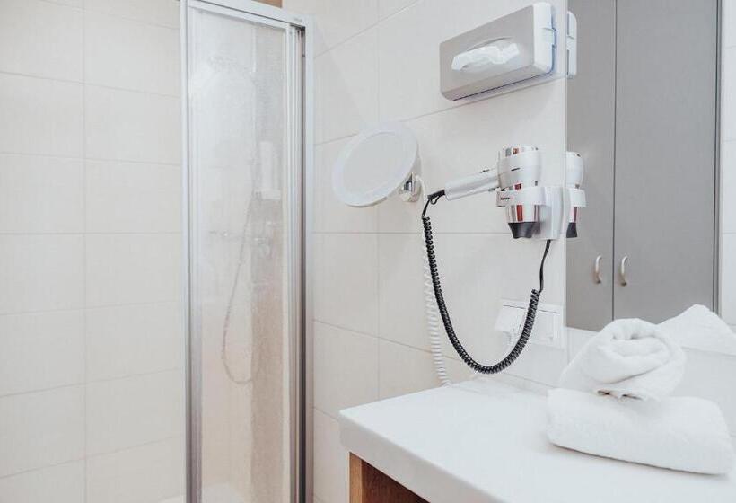 شقة غرفتين, Silberfux