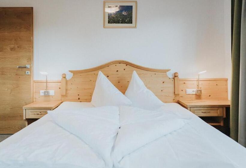 شقة غرفة واحدة ذات إطلالة, Silberfux