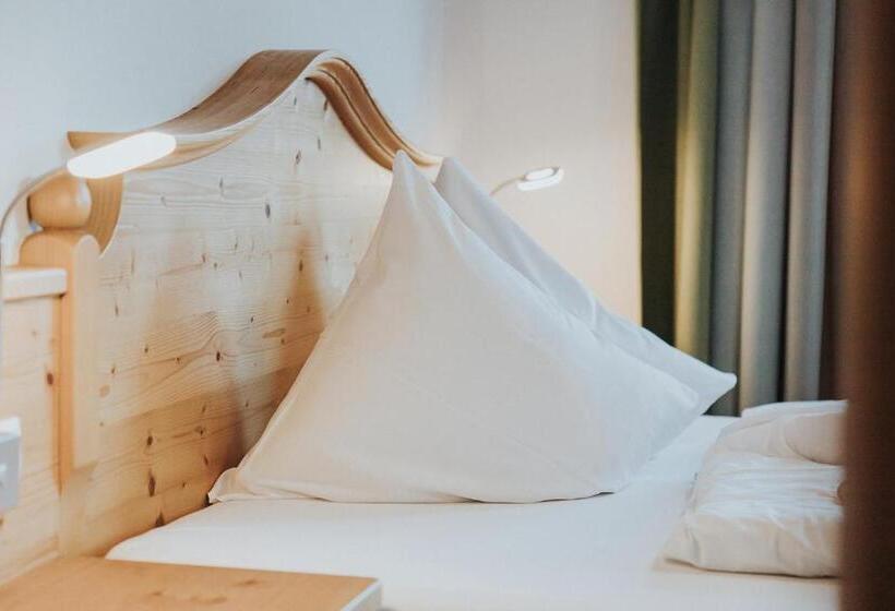 جناح عائلي, Silberfux