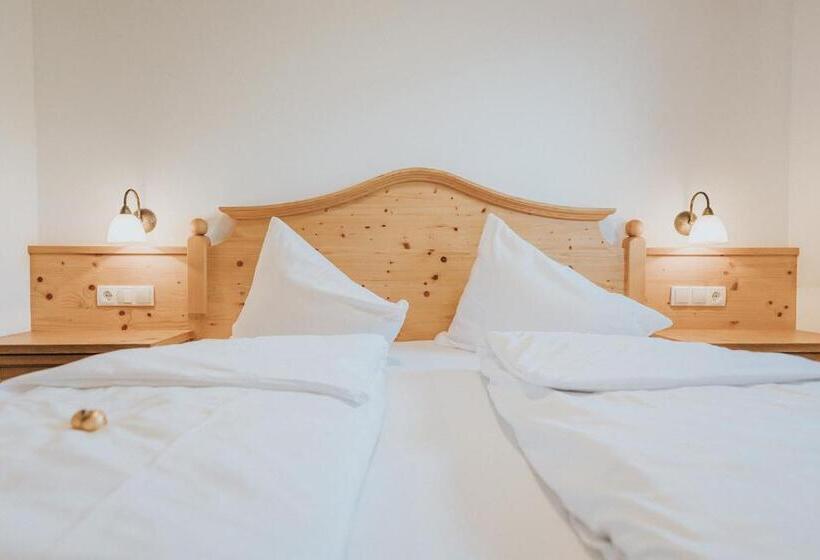 جناح بغرفتي نوم, Silberfux