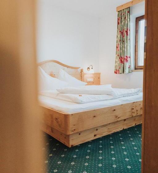 2 Bedroom Suite with Balcony, Silberfux